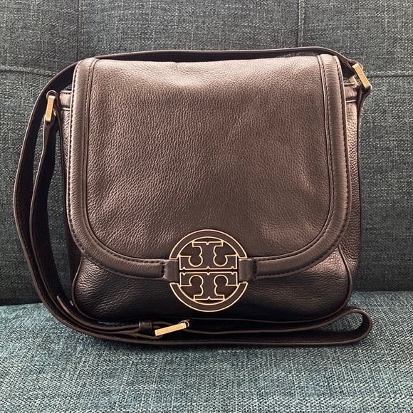 Tory Burch Handbags - 402. TORY BURCH Amanda Round shoulder Bag